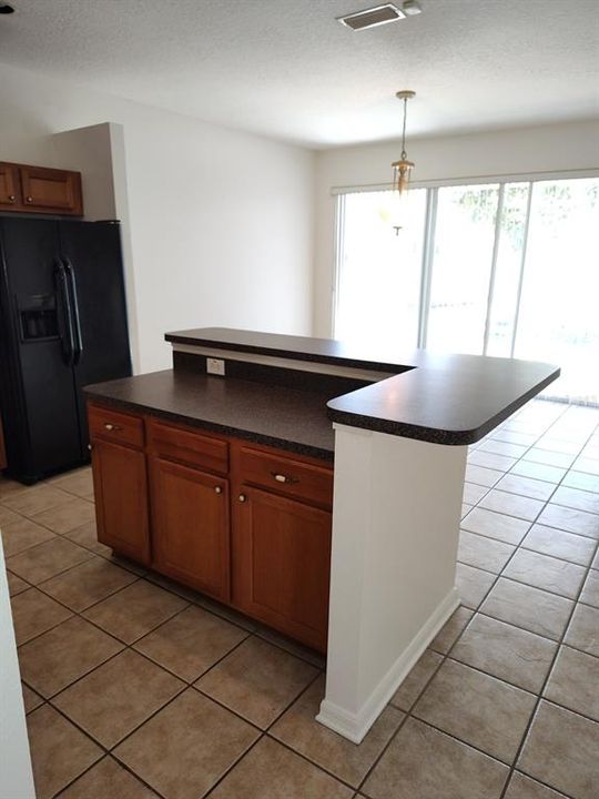 For Rent: $2,200 (3 beds, 2 baths, 1674 Square Feet)