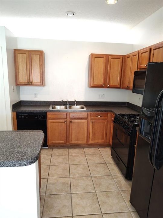 For Rent: $2,200 (3 beds, 2 baths, 1674 Square Feet)