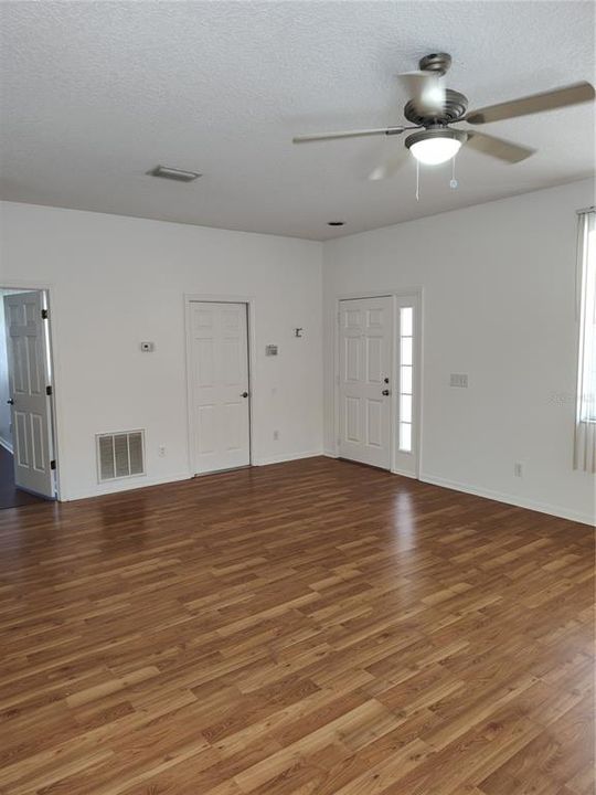 For Rent: $2,200 (3 beds, 2 baths, 1674 Square Feet)