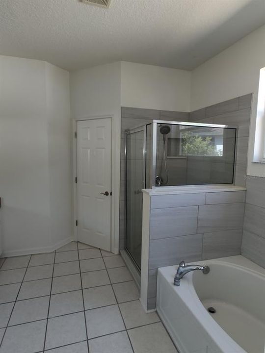 For Rent: $2,200 (3 beds, 2 baths, 1674 Square Feet)