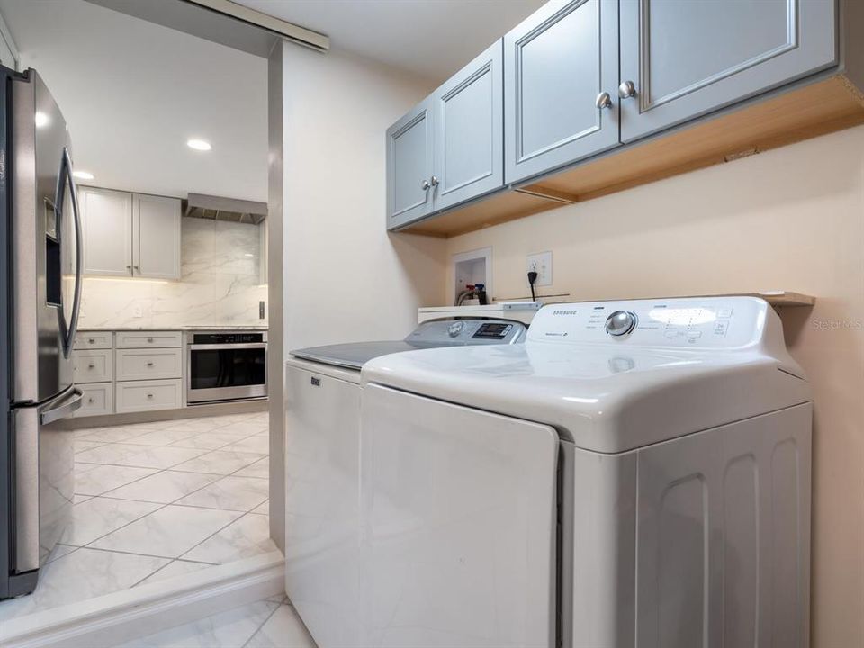 For Sale: $350,000 (2 beds, 2 baths, 760 Square Feet)