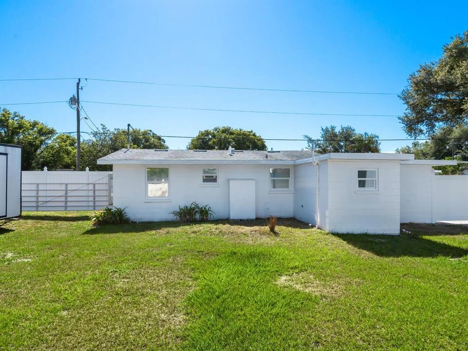 For Sale: $350,000 (2 beds, 2 baths, 760 Square Feet)