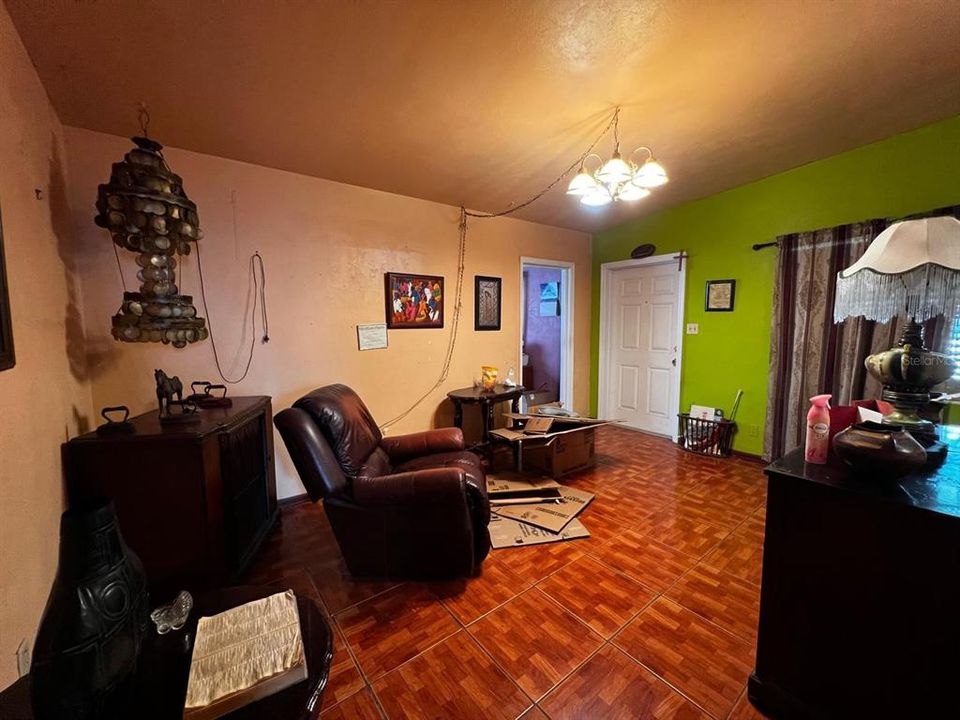 For Sale: $214,500 (3 beds, 1 baths, 1064 Square Feet)