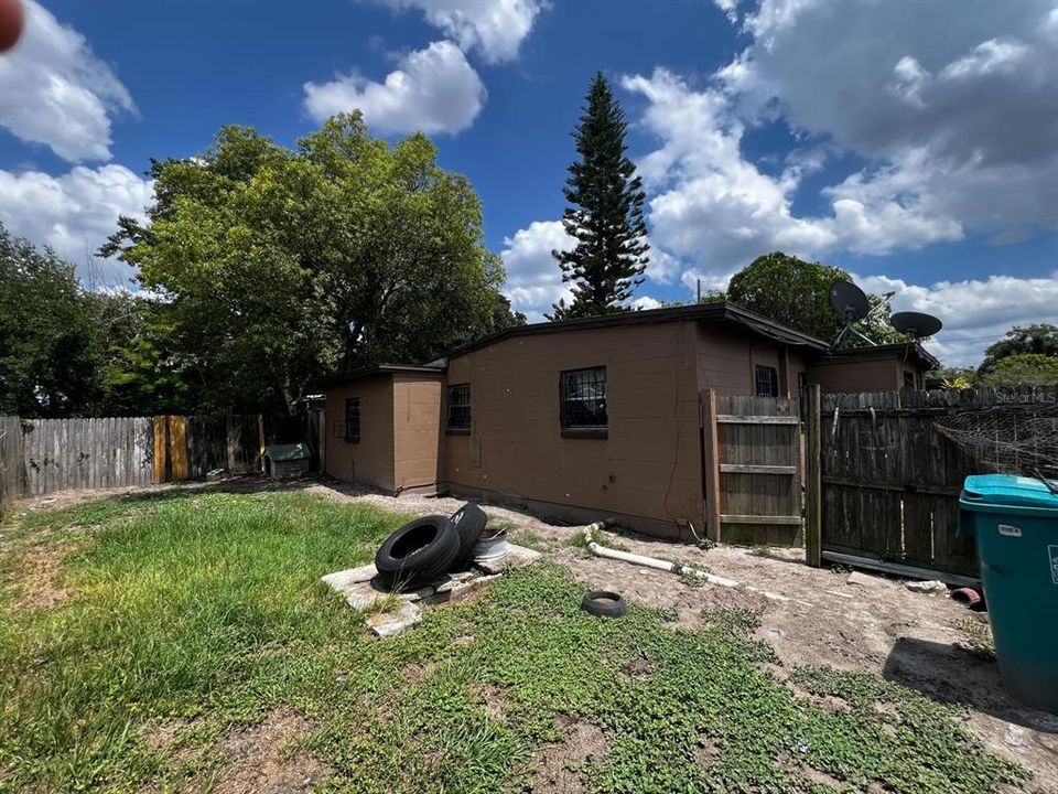 For Sale: $214,500 (3 beds, 1 baths, 1064 Square Feet)