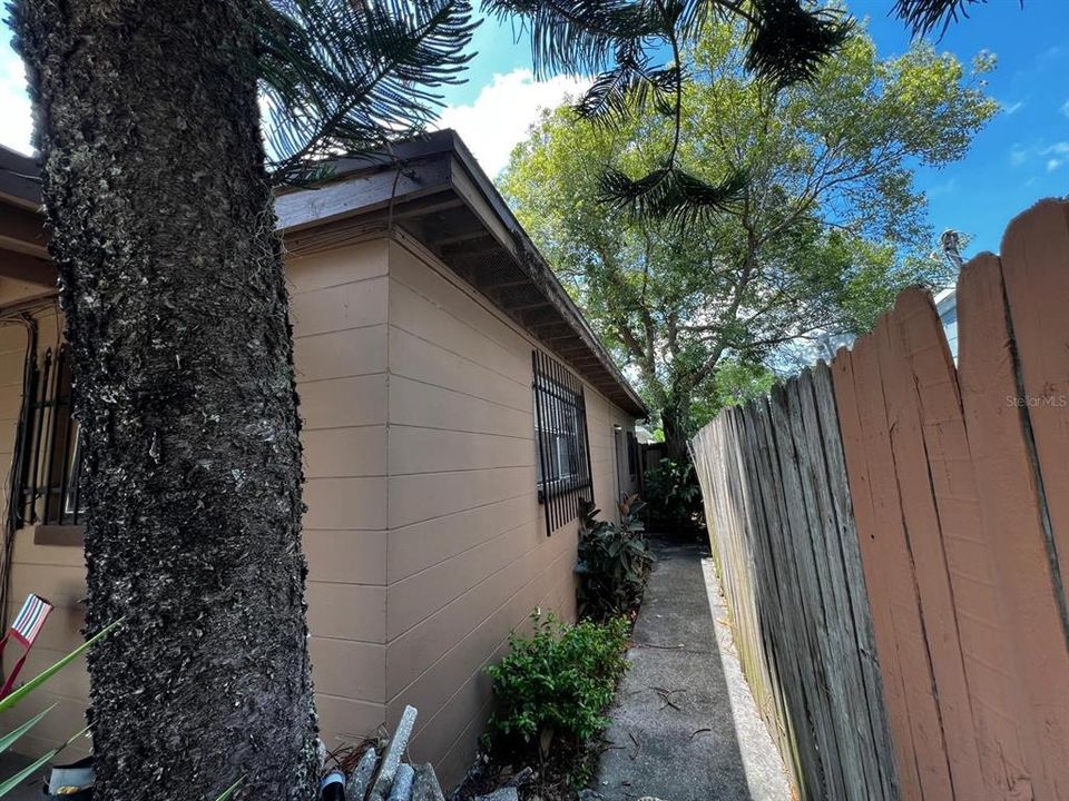 For Sale: $214,500 (3 beds, 1 baths, 1064 Square Feet)