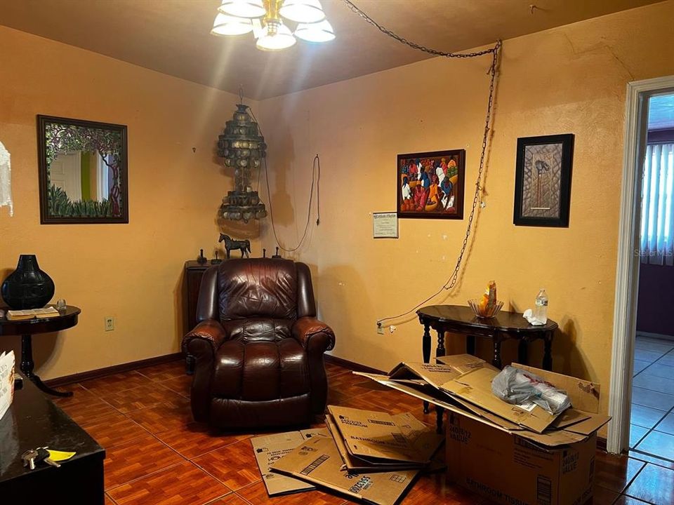 For Sale: $214,500 (3 beds, 1 baths, 1064 Square Feet)