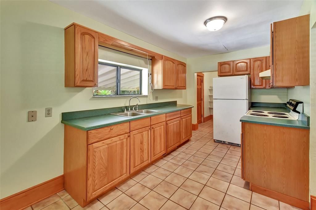 For Sale: $399,900 (2 beds, 1 baths, 1248 Square Feet)