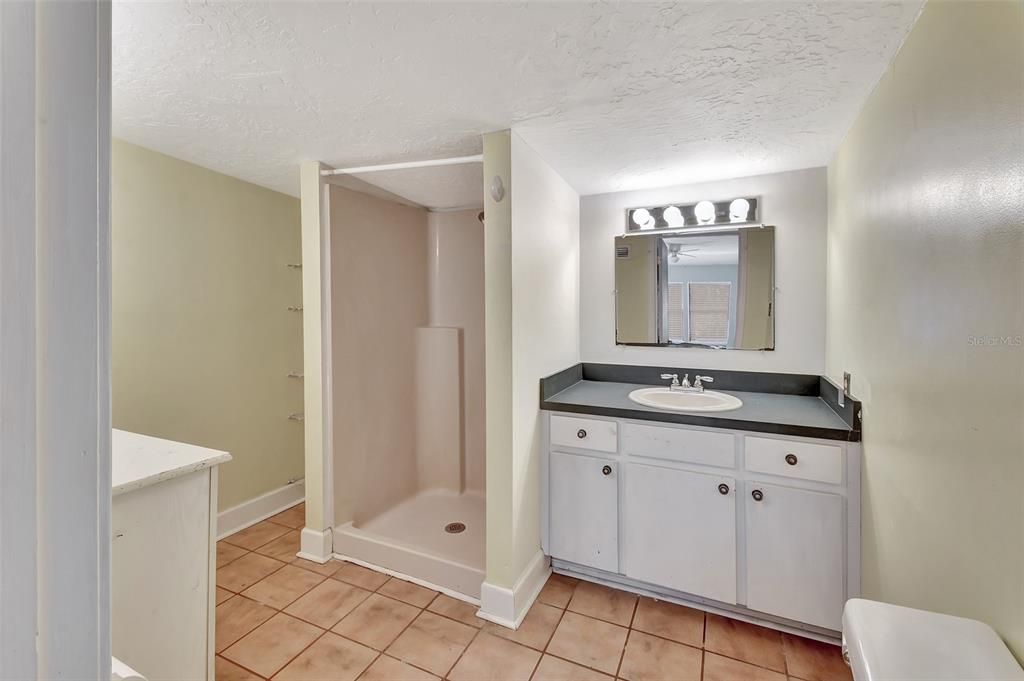 For Sale: $399,900 (2 beds, 1 baths, 1248 Square Feet)