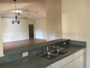 For Rent: $2,100 (3 beds, 2 baths, 1819 Square Feet)