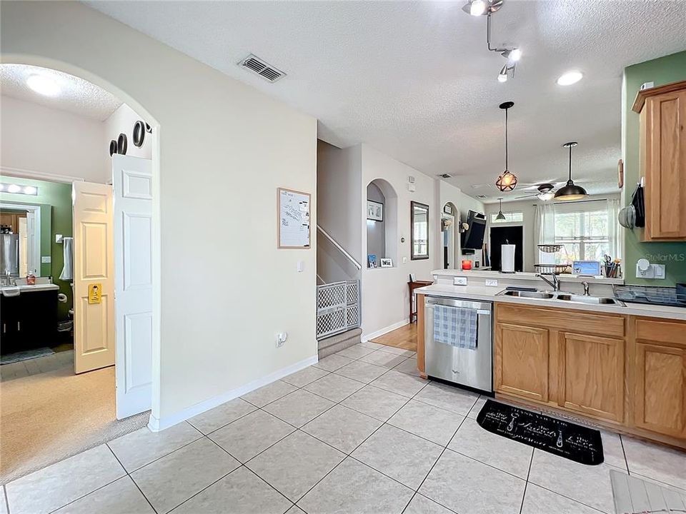 For Sale: $375,000 (3 beds, 3 baths, 1376 Square Feet)