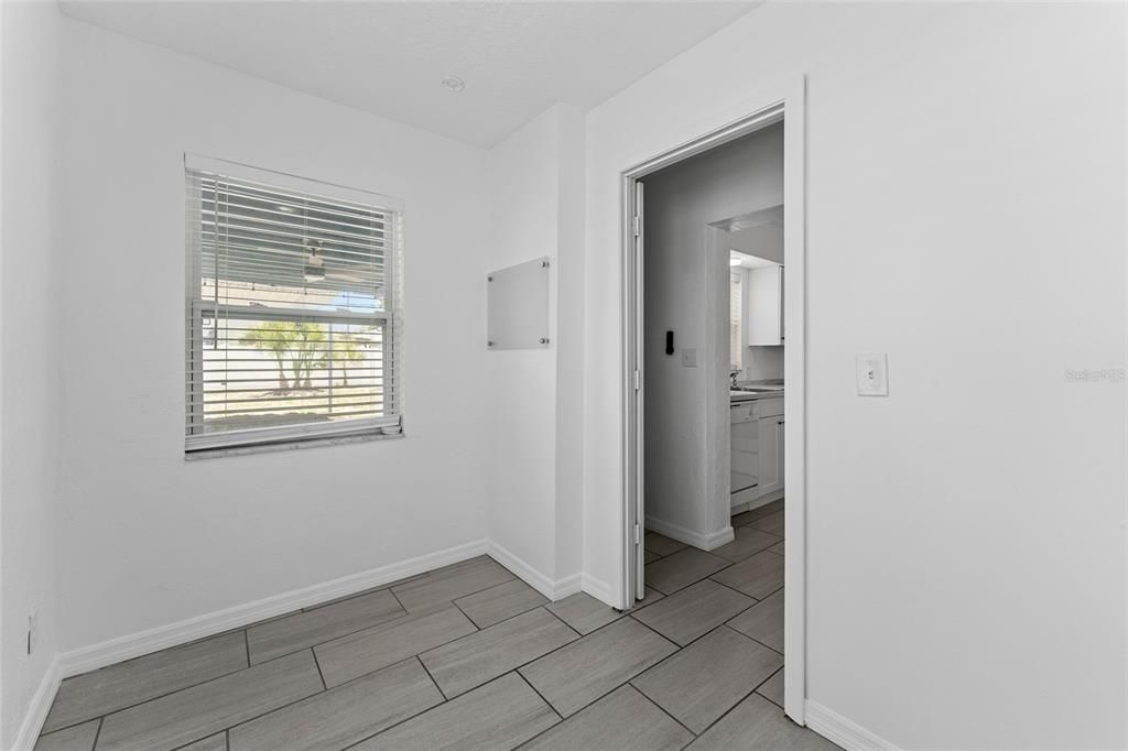 For Sale: $355,900 (2 beds, 1 baths, 926 Square Feet)