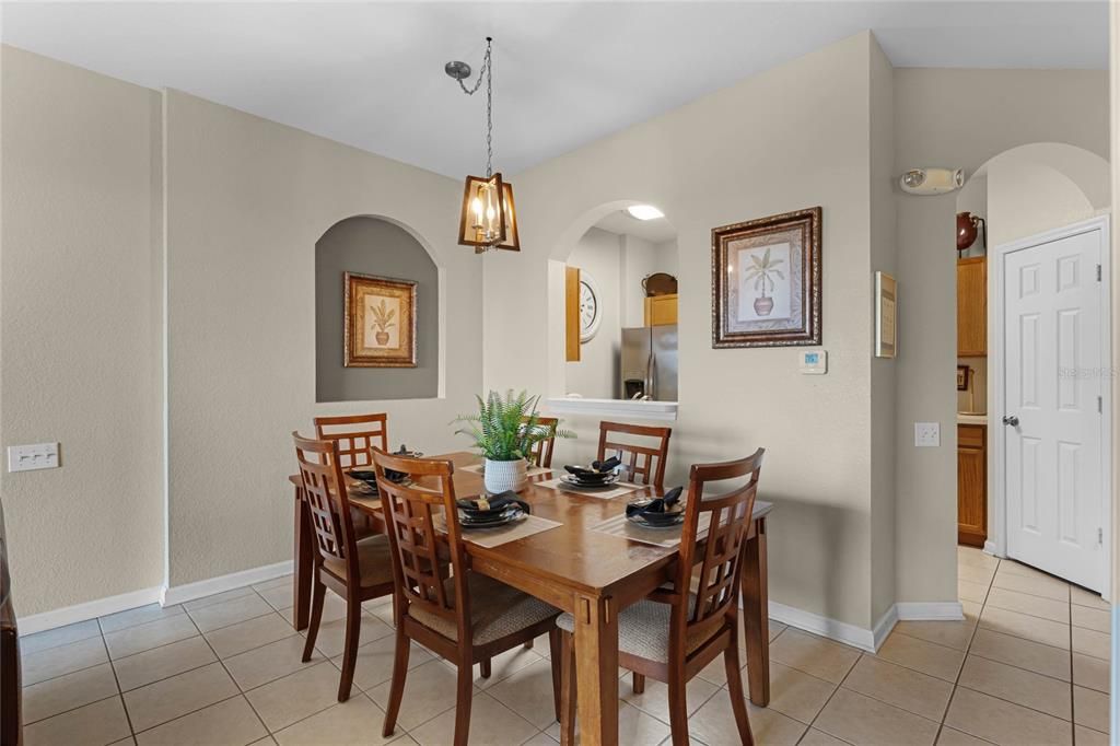 For Sale: $344,900 (3 beds, 2 baths, 1246 Square Feet)