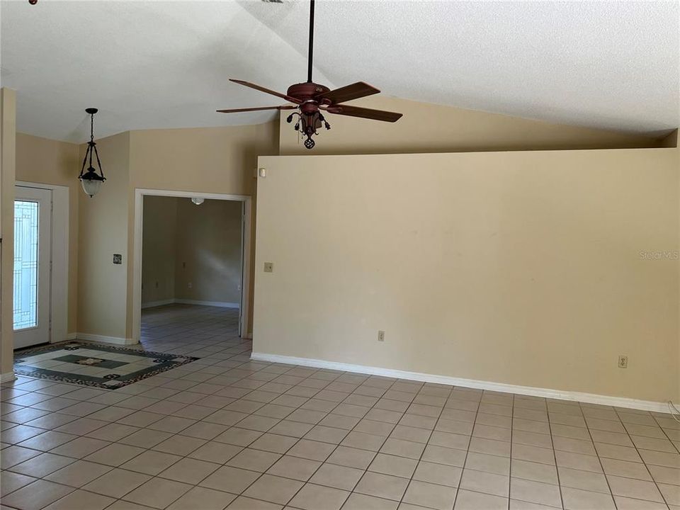 Recently Rented: $2,200 (3 beds, 2 baths, 1449 Square Feet)