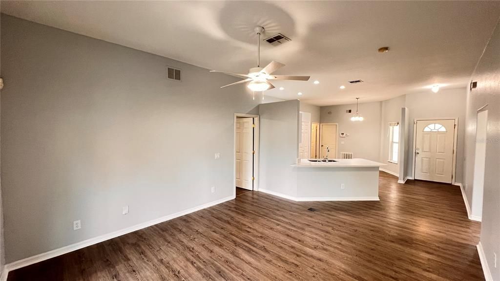 Recently Rented: $2,050 (3 beds, 2 baths, 1307 Square Feet)