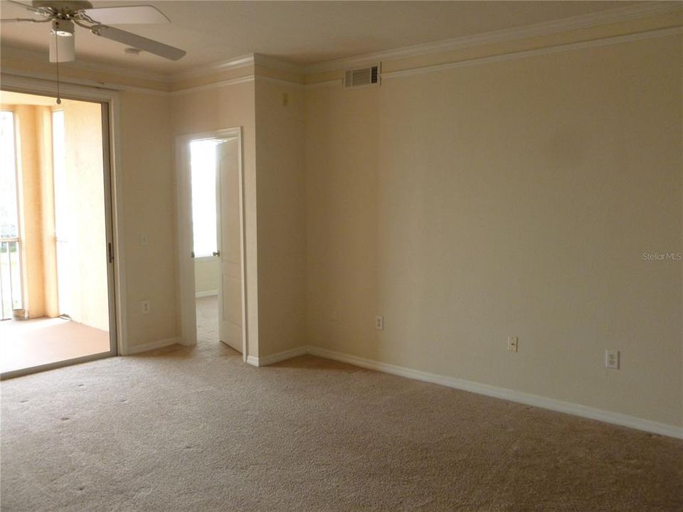 For Rent: $1,700 (1 beds, 1 baths, 829 Square Feet)