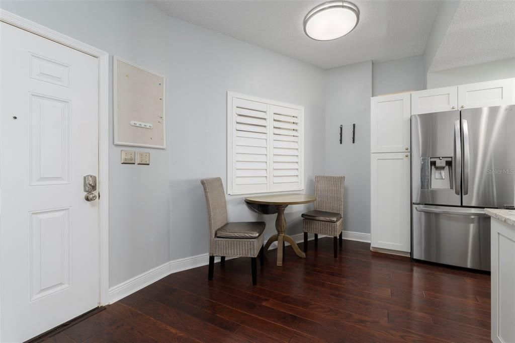 For Sale: $529,000 (2 beds, 2 baths, 1158 Square Feet)