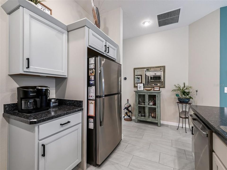 For Sale: $392,000 (2 beds, 2 baths, 1299 Square Feet)