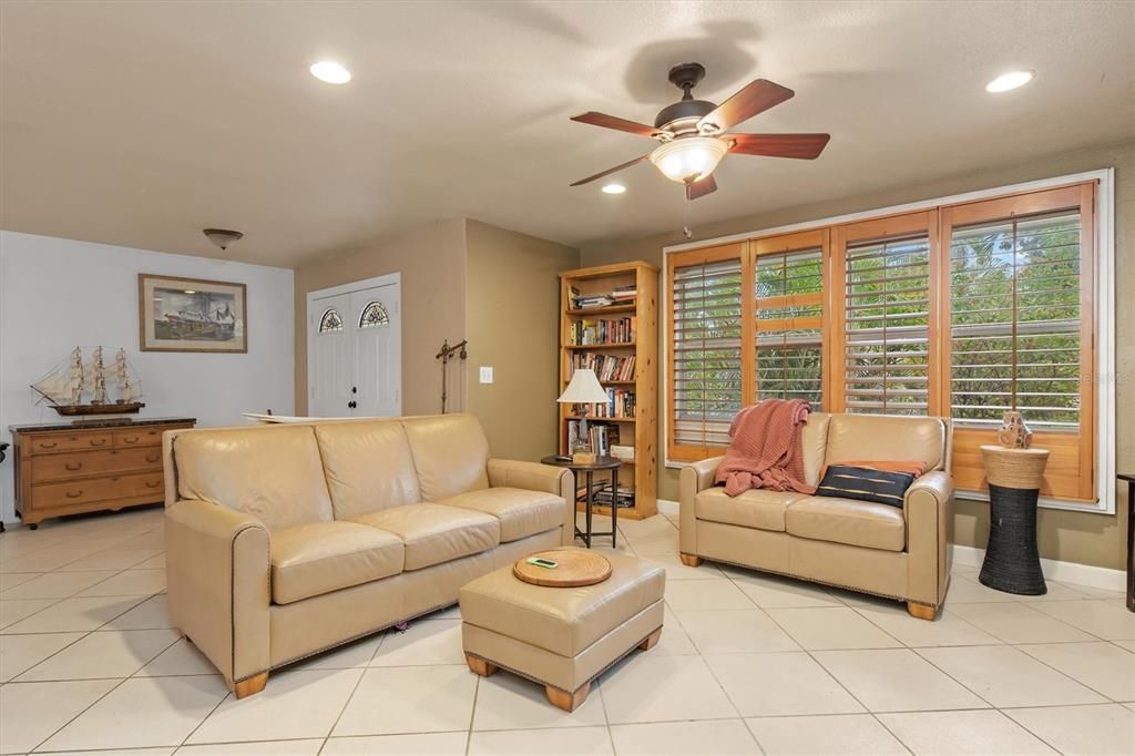 Active With Contract: $335,000 (4 beds, 2 baths, 1248 Square Feet)