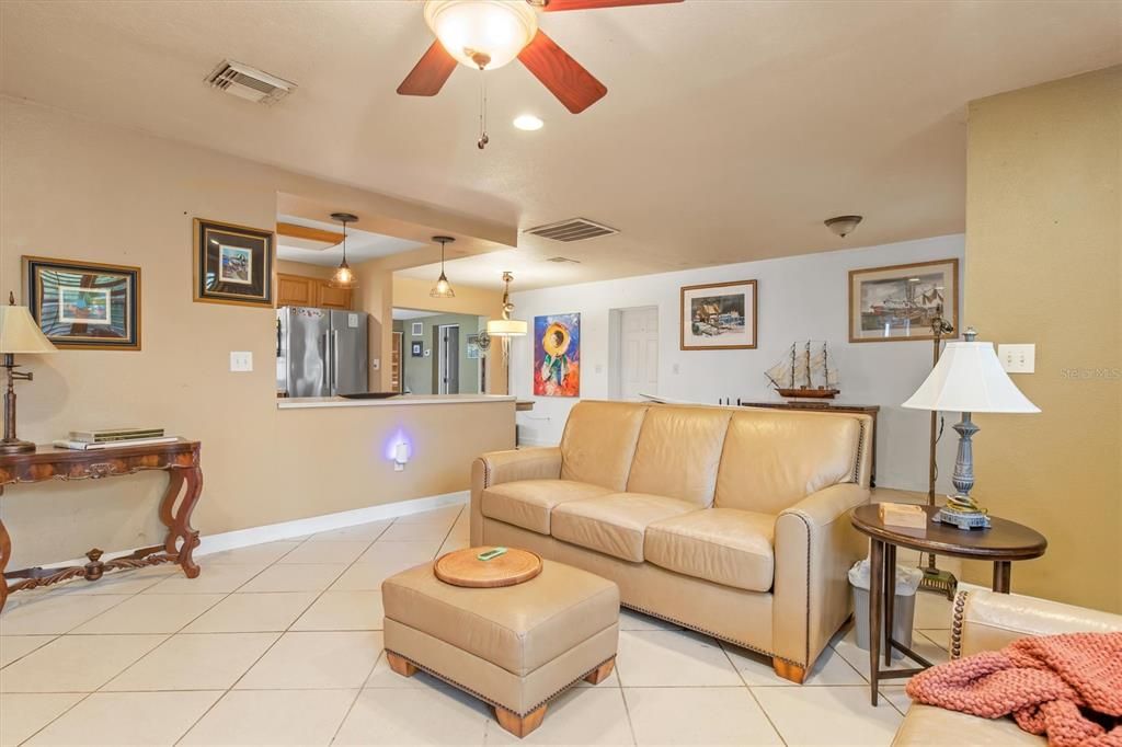 Active With Contract: $335,000 (4 beds, 2 baths, 1248 Square Feet)