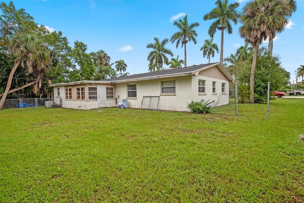 Active With Contract: $335,000 (4 beds, 2 baths, 1248 Square Feet)