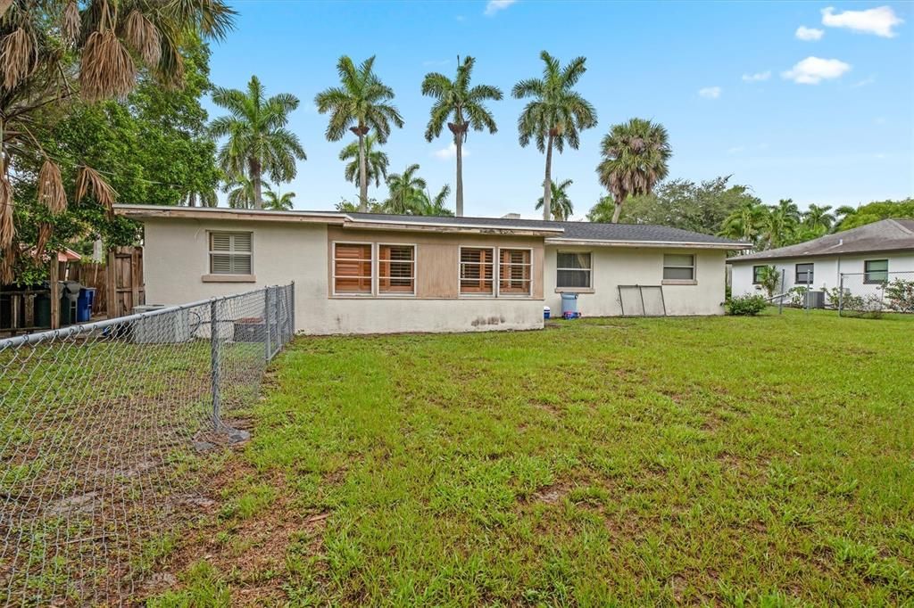 Active With Contract: $335,000 (4 beds, 2 baths, 1248 Square Feet)