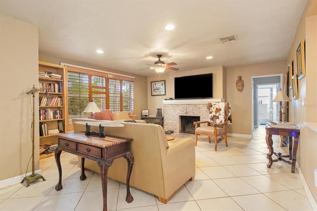 Active With Contract: $335,000 (4 beds, 2 baths, 1248 Square Feet)