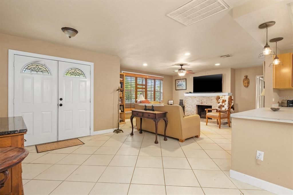 Active With Contract: $335,000 (4 beds, 2 baths, 1248 Square Feet)