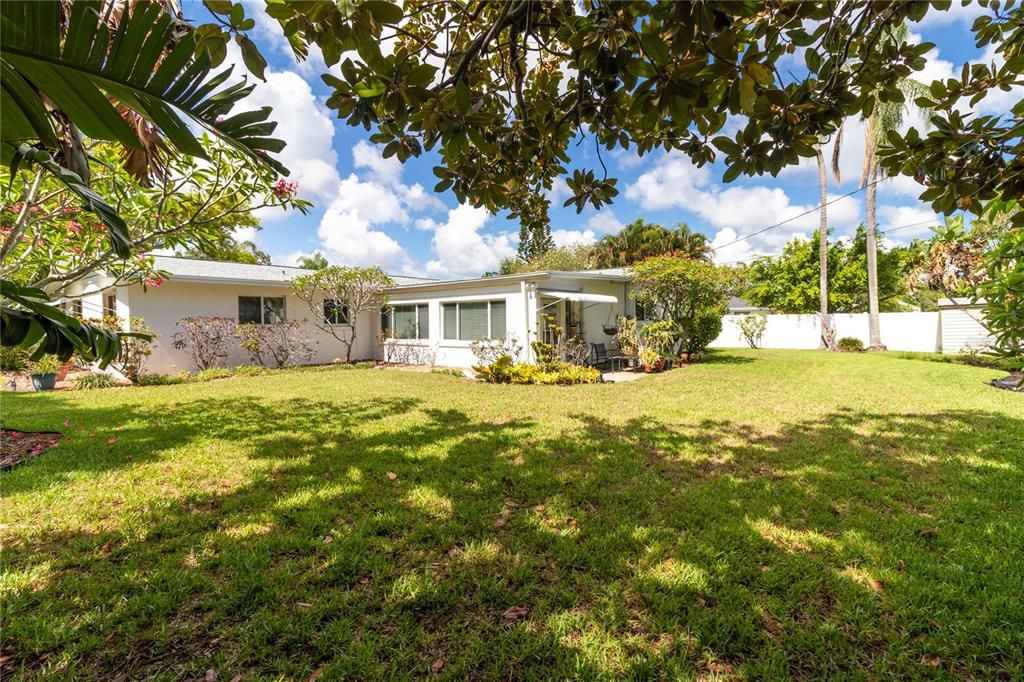 For Sale: $489,000 (3 beds, 2 baths, 1976 Square Feet)