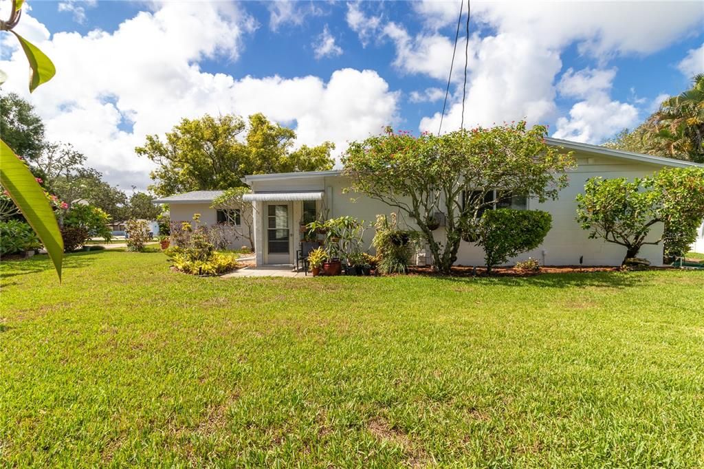 For Sale: $489,000 (3 beds, 2 baths, 1976 Square Feet)