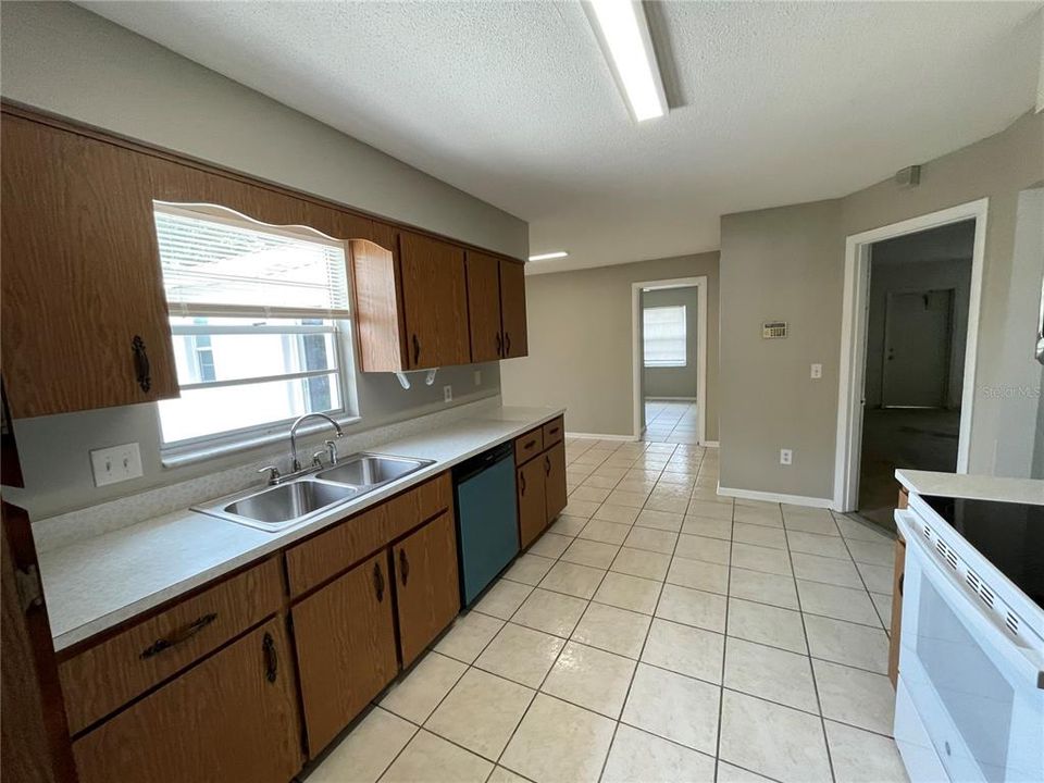 For Rent: $1,899 (3 beds, 2 baths, 1426 Square Feet)