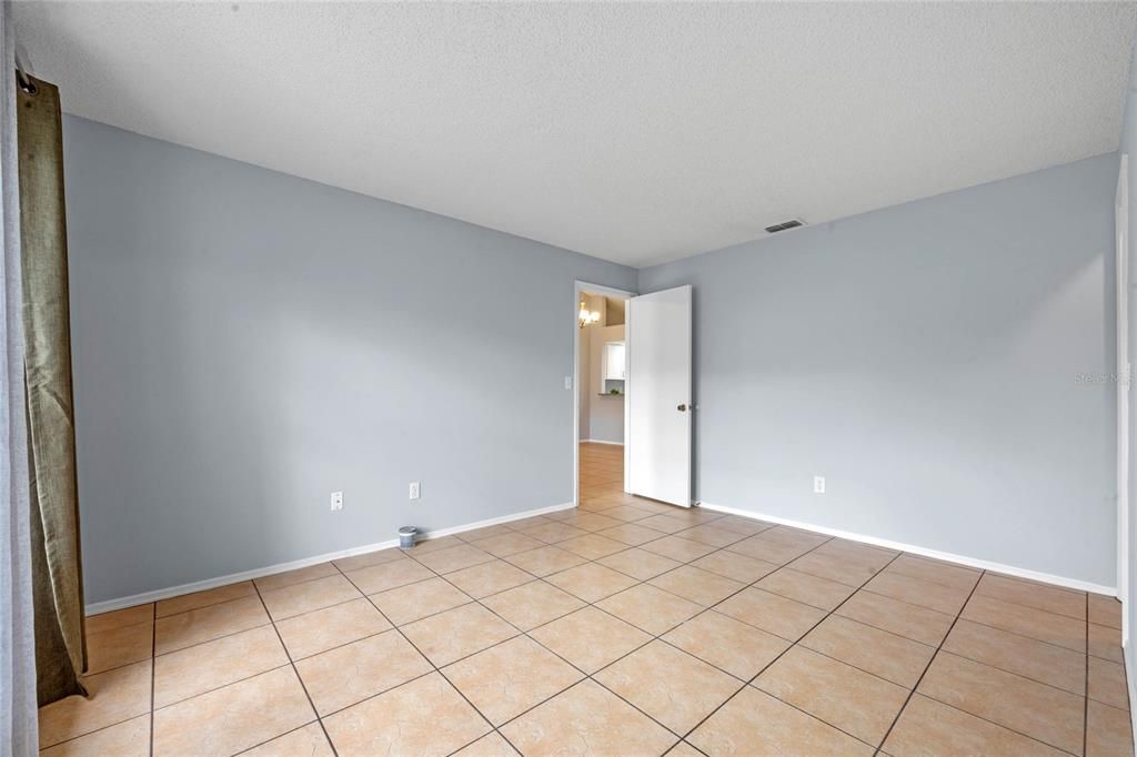 Active With Contract: $300,000 (3 beds, 2 baths, 1109 Square Feet)