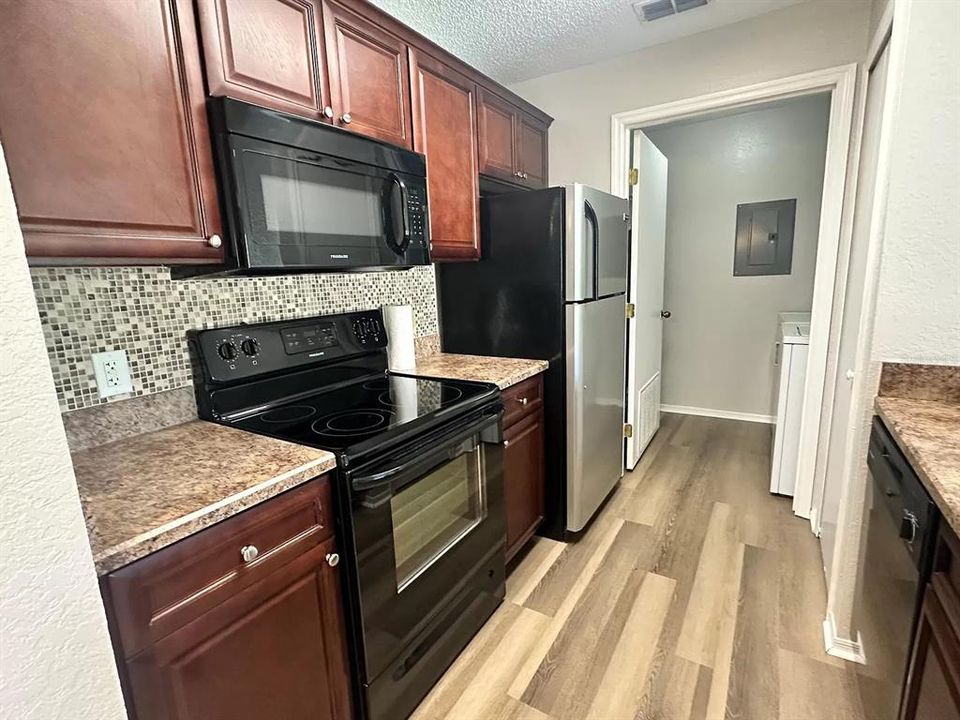 For Rent: $1,600 (2 beds, 2 baths, 950 Square Feet)