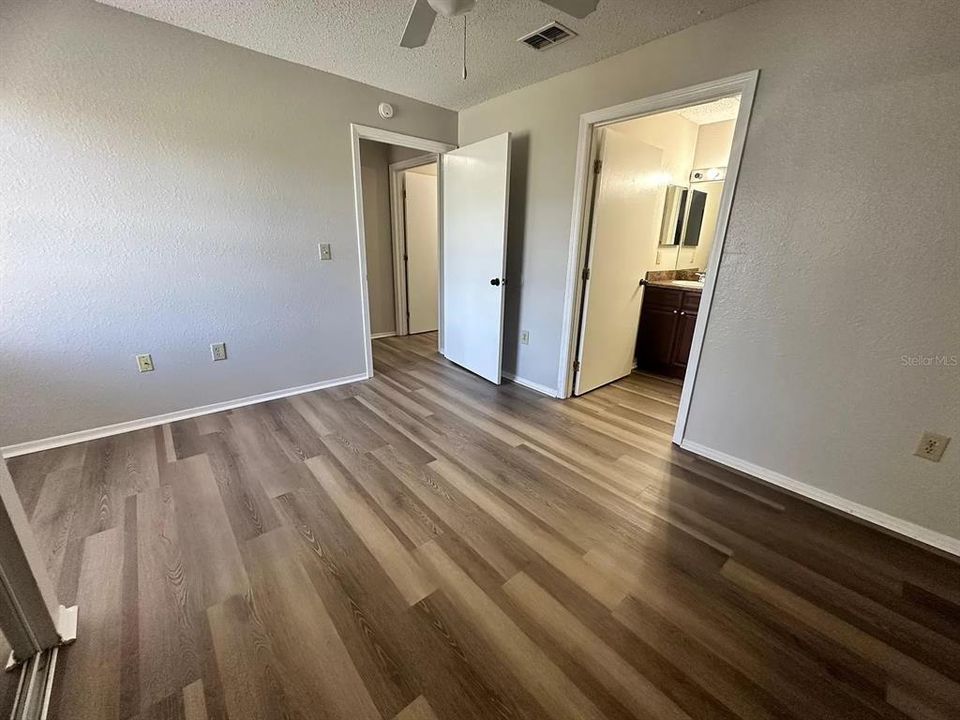 For Rent: $1,600 (2 beds, 2 baths, 950 Square Feet)