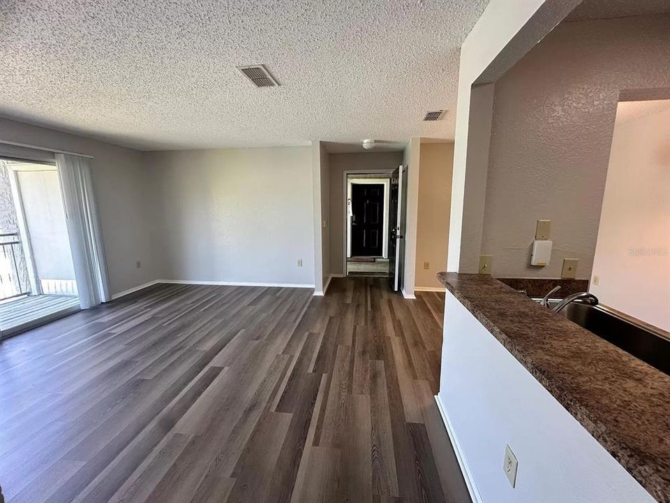 For Rent: $1,600 (2 beds, 2 baths, 950 Square Feet)