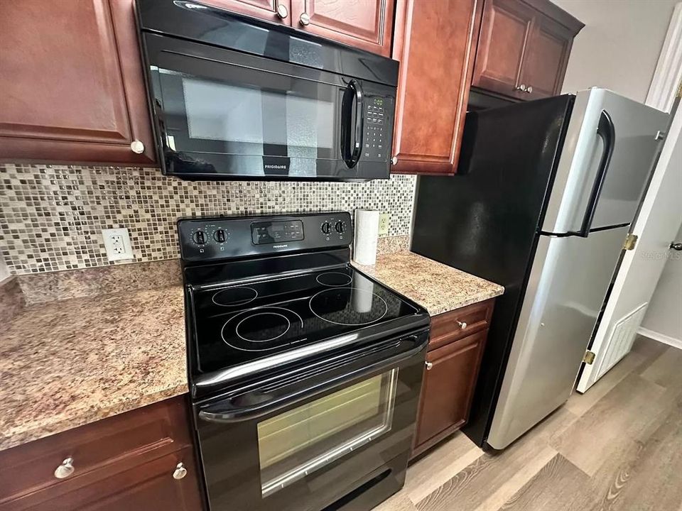 For Rent: $1,600 (2 beds, 2 baths, 950 Square Feet)