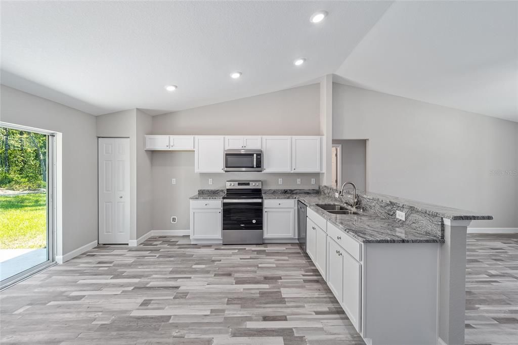 For Sale: $264,900 (3 beds, 2 baths, 1315 Square Feet)