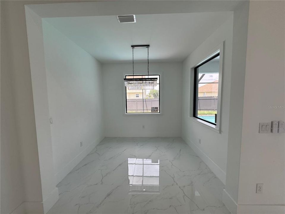 En Venta: $680,000 (3 camas, 3 baños, 1910 Pies cuadrados)