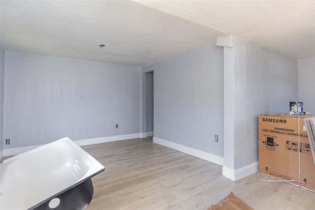 For Sale: $165,000 (2 beds, 2 baths, 771 Square Feet)