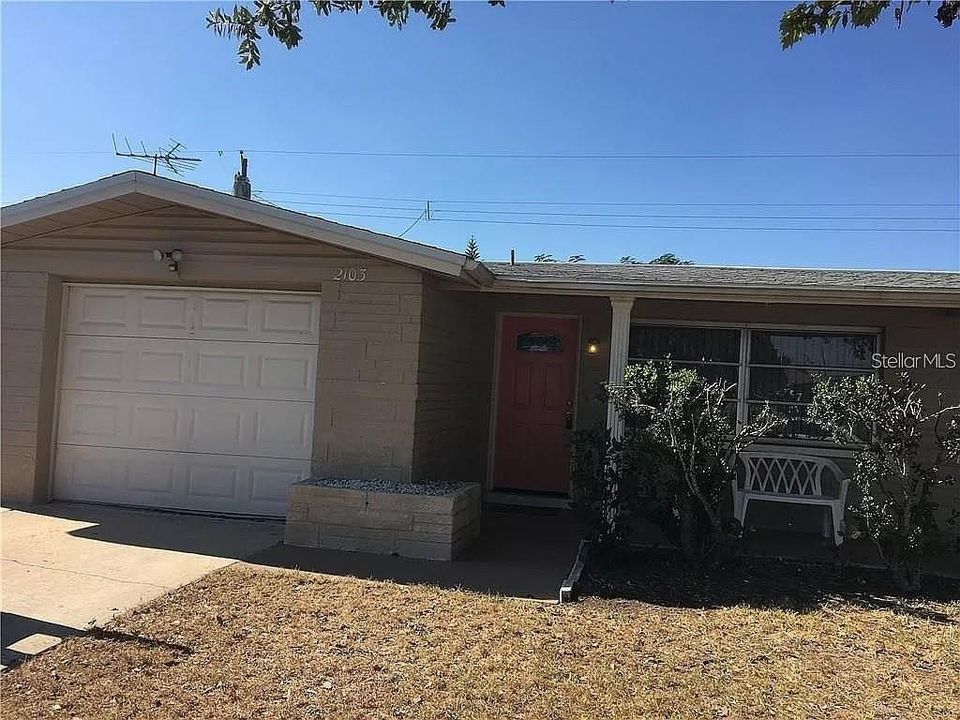 Recently Sold: $220,000 (2 beds, 1 baths, 1200 Square Feet)
