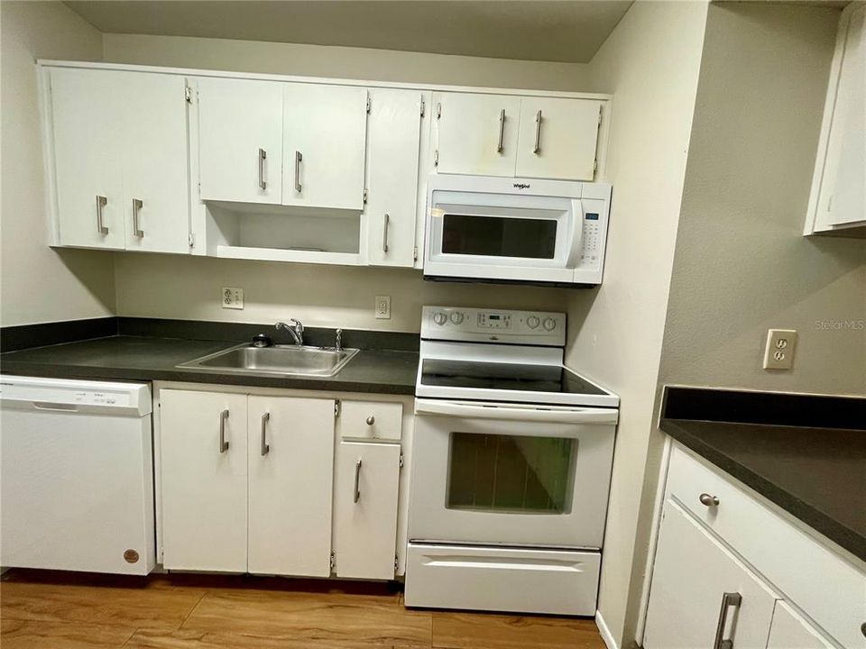 For Rent: $1,595 (2 beds, 2 baths, 962 Square Feet)