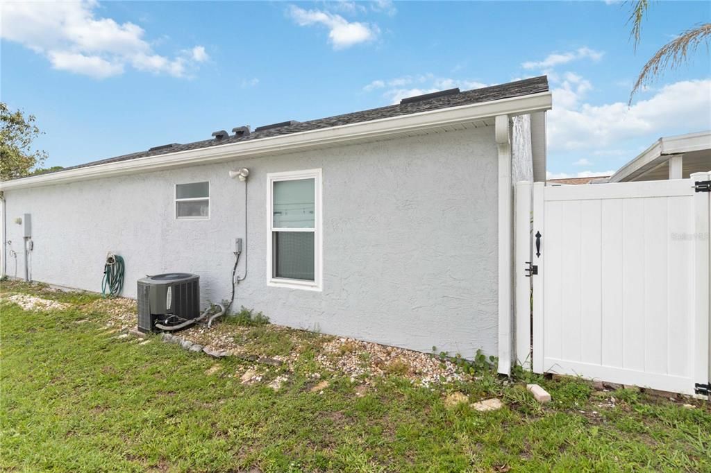 Active With Contract: $299,900 (3 beds, 2 baths, 1069 Square Feet)