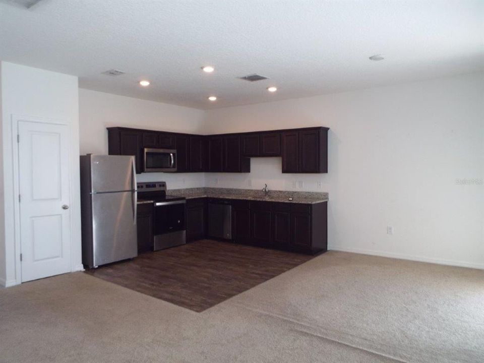 For Rent: $1,860 (3 beds, 2 baths, 1404 Square Feet)