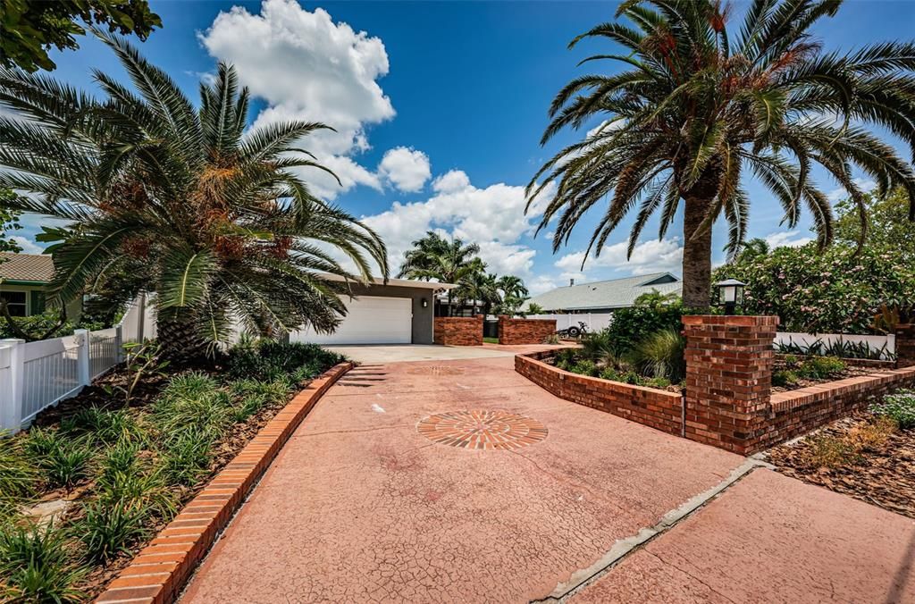 For Sale: $1,395,000 (3 beds, 2 baths, 1908 Square Feet)