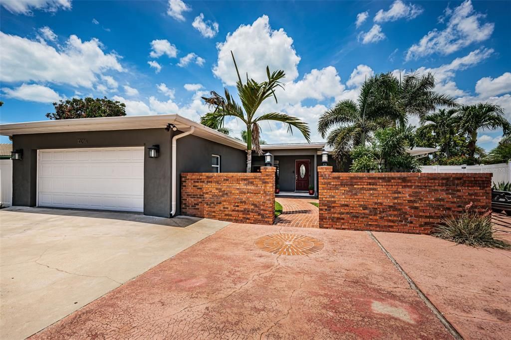 For Sale: $1,395,000 (3 beds, 2 baths, 1908 Square Feet)