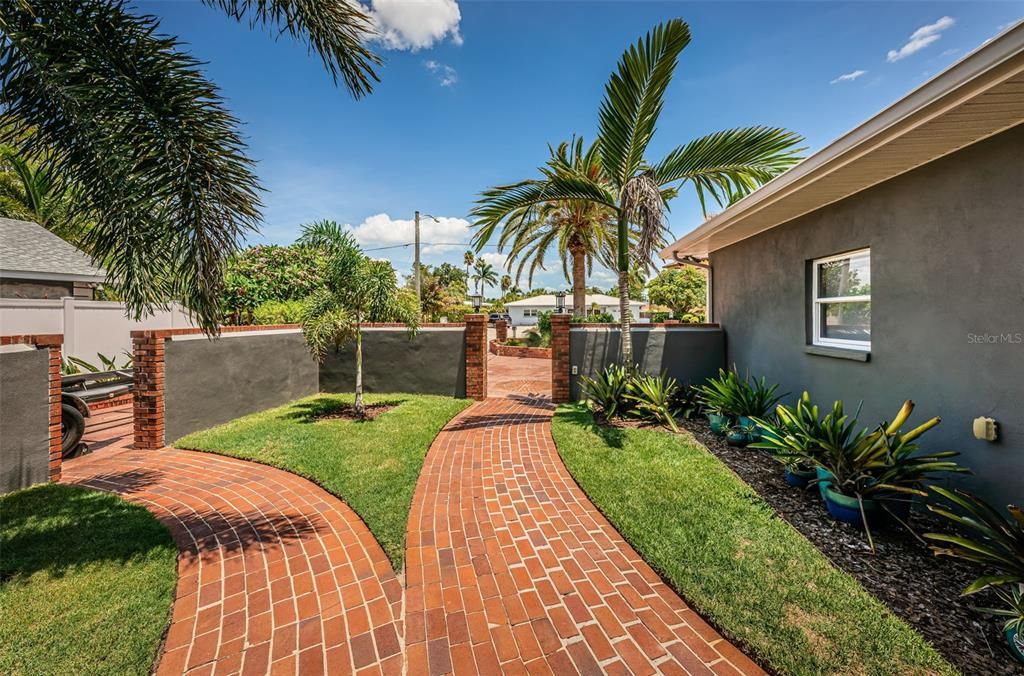 For Sale: $1,395,000 (3 beds, 2 baths, 1908 Square Feet)