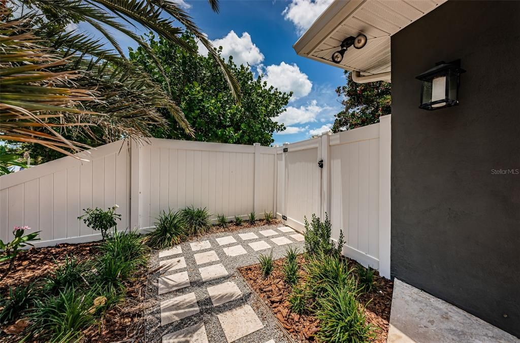 For Sale: $1,395,000 (3 beds, 2 baths, 1908 Square Feet)