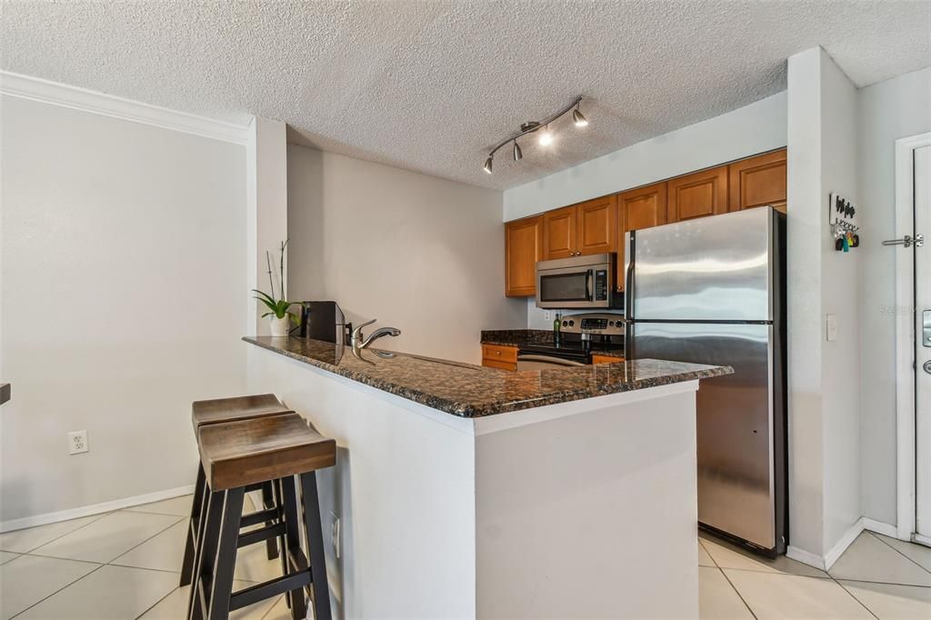 For Rent: $2,100 (2 beds, 2 baths, 984 Square Feet)