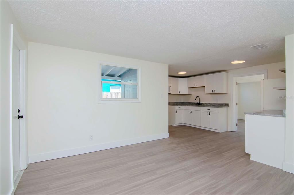 Active With Contract: $289,900 (3 beds, 1 baths, 786 Square Feet)