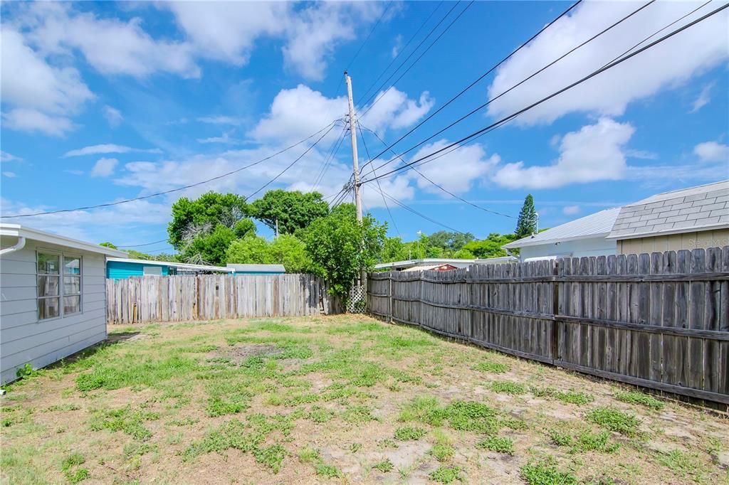 Active With Contract: $289,900 (3 beds, 1 baths, 786 Square Feet)