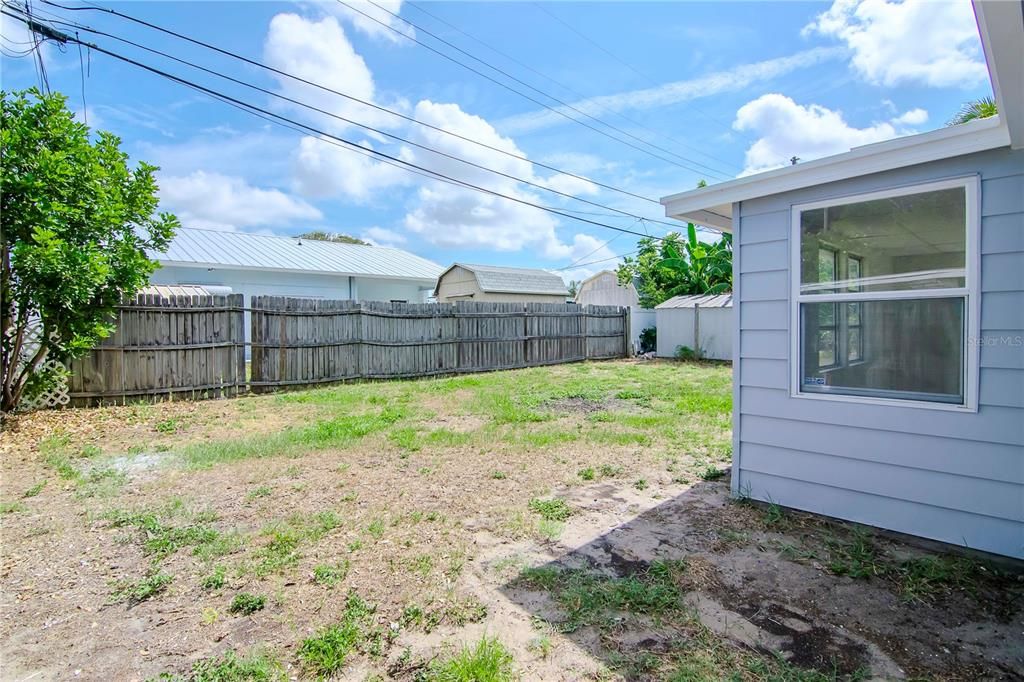 Active With Contract: $289,900 (3 beds, 1 baths, 786 Square Feet)